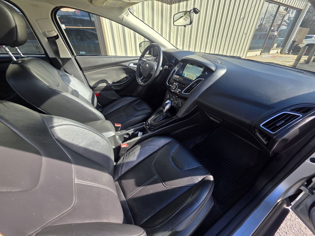 2016 Ford Focus Image 8