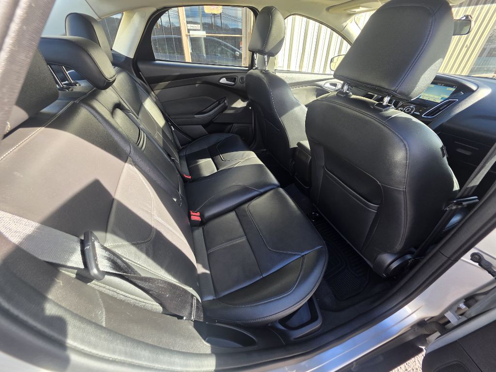 2016 Ford Focus Image 11
