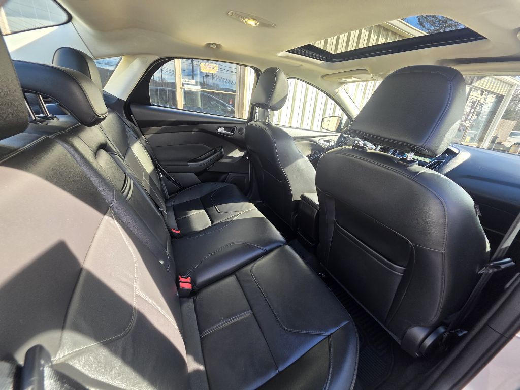 2016 Ford Focus Image 13