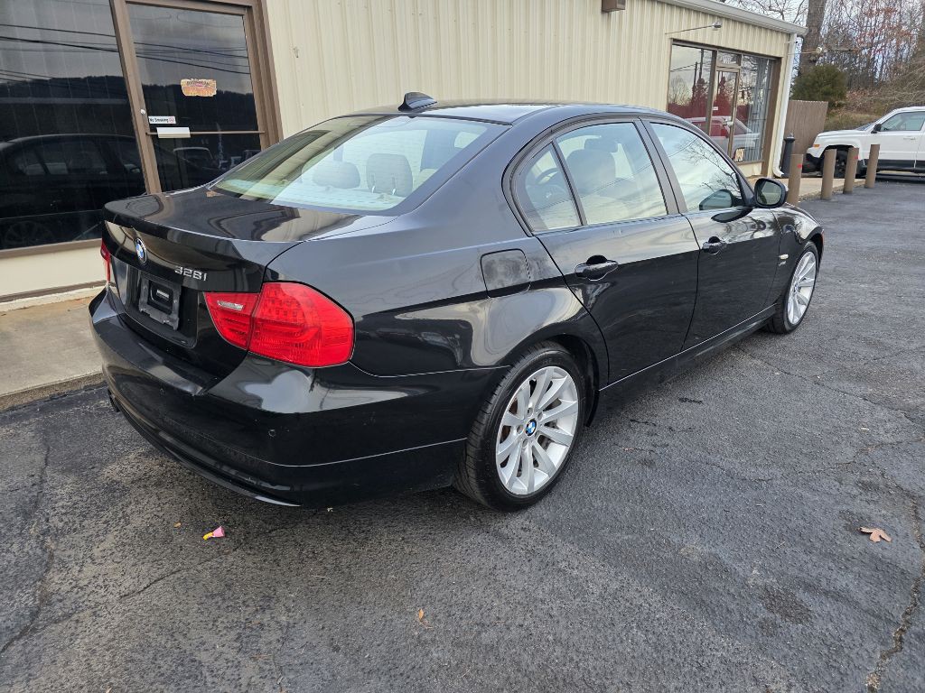 2011 BMW 3 Series Image 6