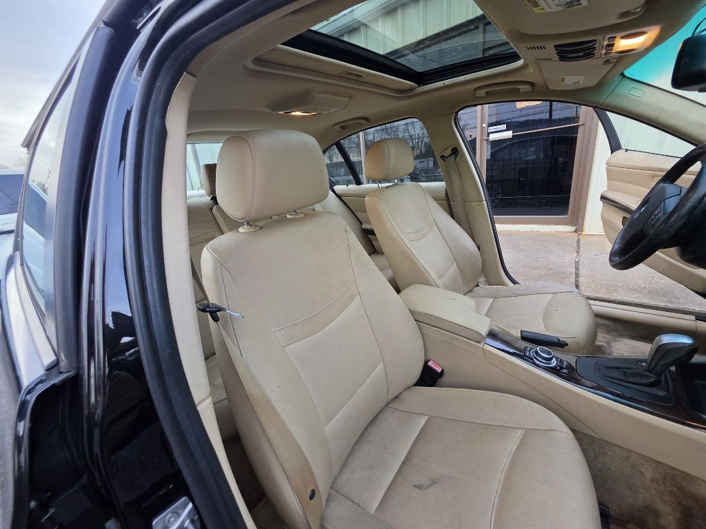 2011 BMW 3 Series Image 7