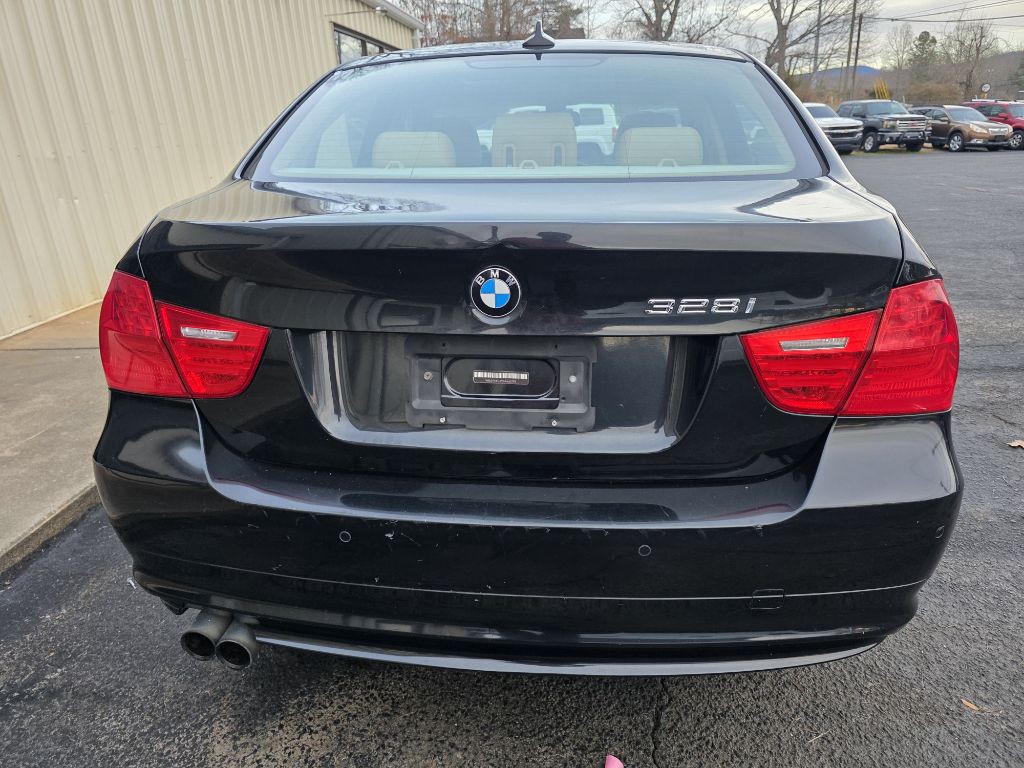 2011 BMW 3 Series Image 8