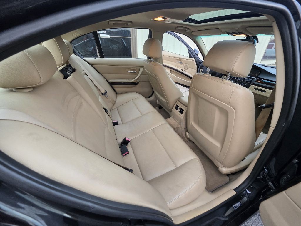 2011 BMW 3 Series Image 9