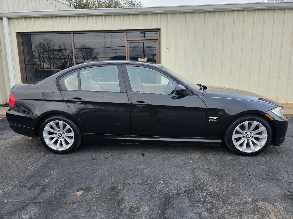 2011 BMW 3 Series Image 10