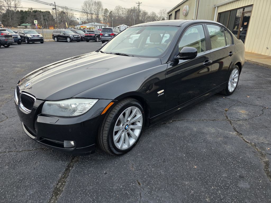 2011 BMW 3 Series Image 2