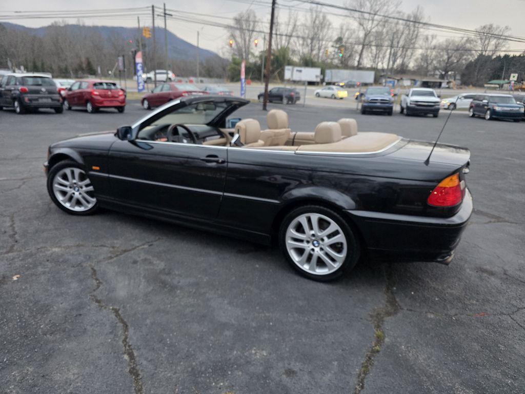 2003 BMW 3 Series Image 2