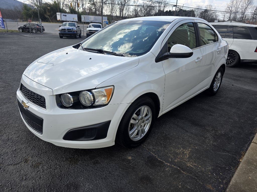2016 Chevrolet Sonic Image 2