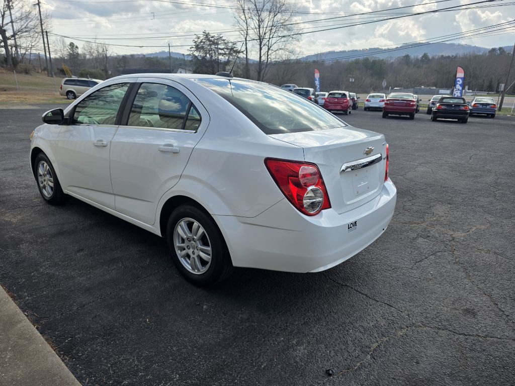 2016 Chevrolet Sonic Image 3
