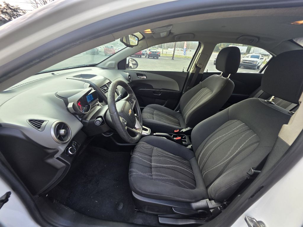 2016 Chevrolet Sonic Image 4