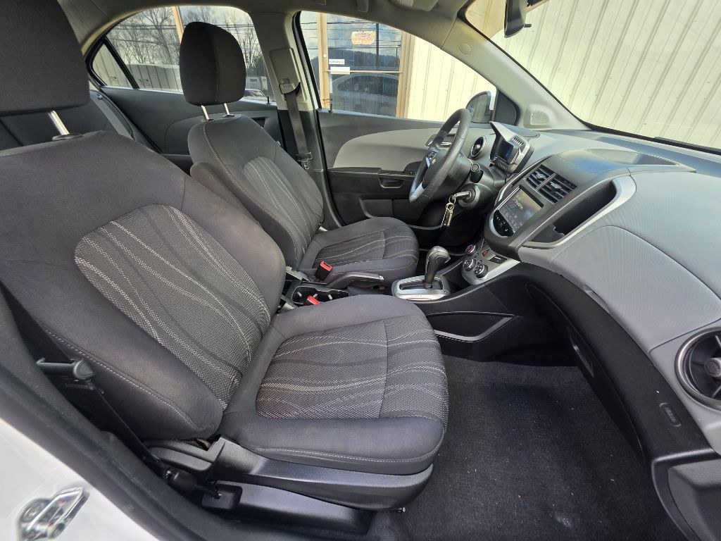 2016 Chevrolet Sonic Image 8