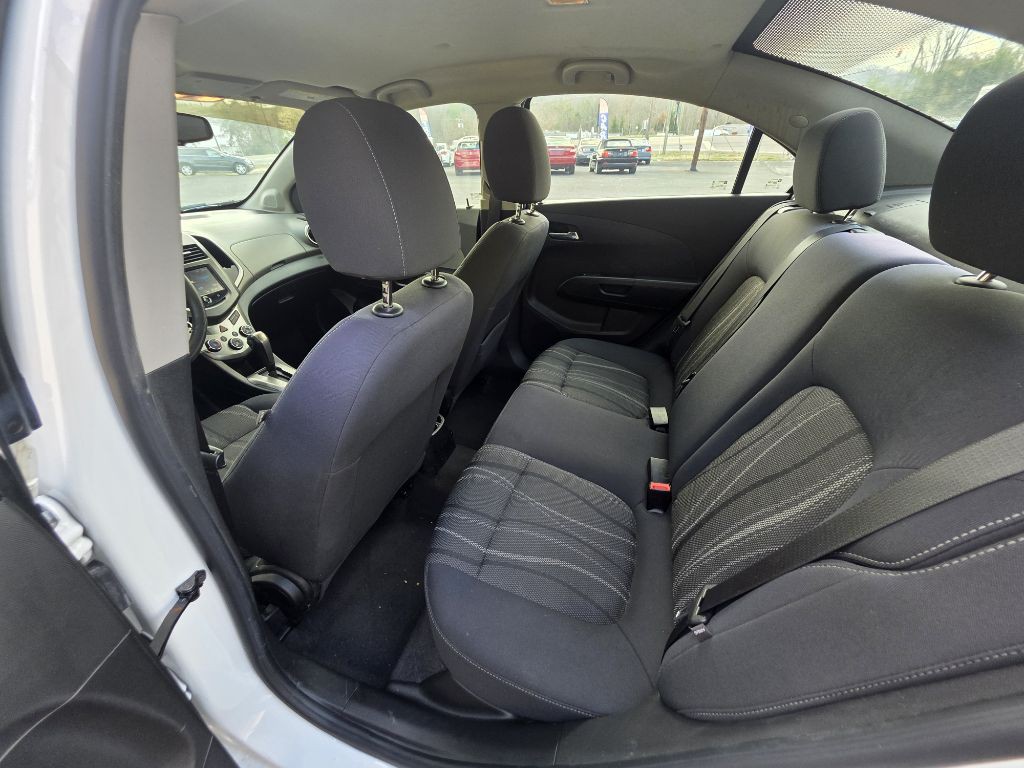 2016 Chevrolet Sonic Image 9