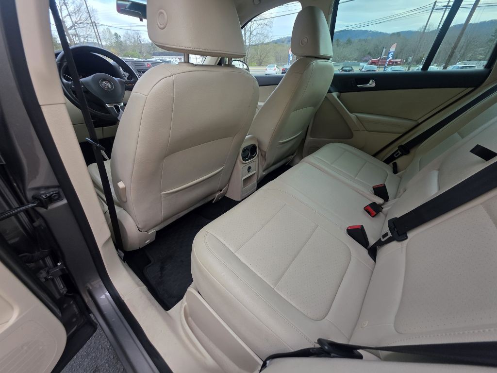 2011 Volkswagen Tiguan Image 3