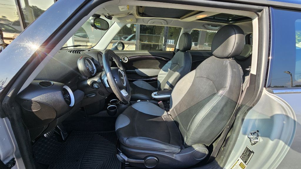 2007 MINI Cooper Image 7