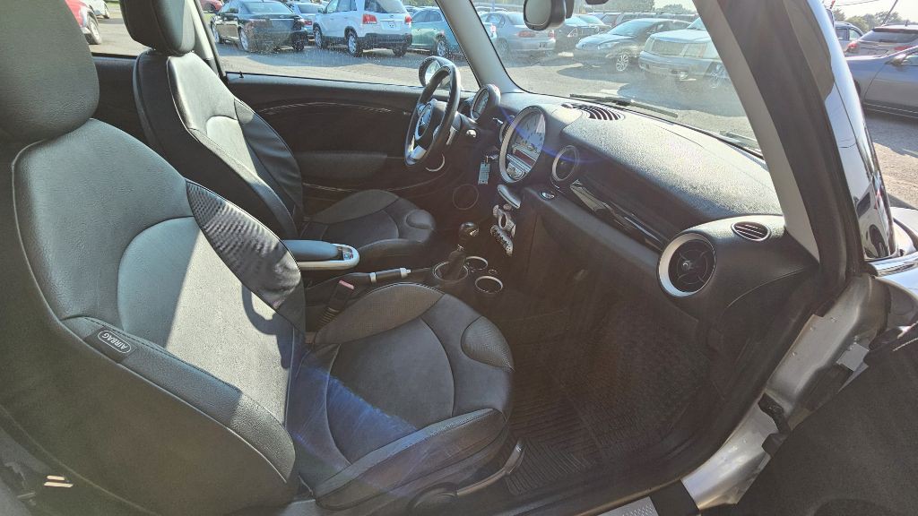 2007 MINI Cooper Image 9