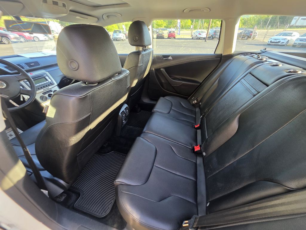 2007 Volkswagen Passat Image 10