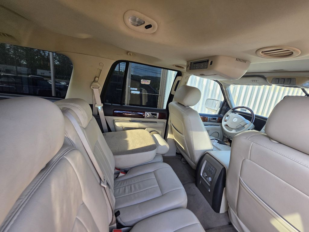 2003 Lincoln Navigator Image 2