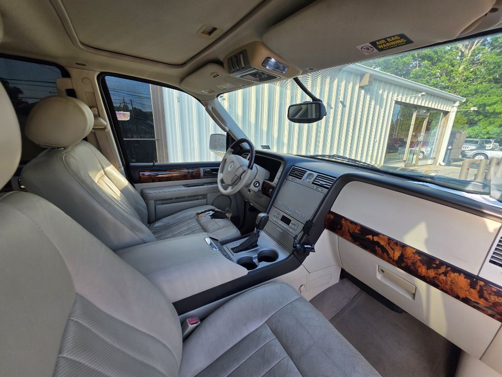 2003 Lincoln Navigator Image 6