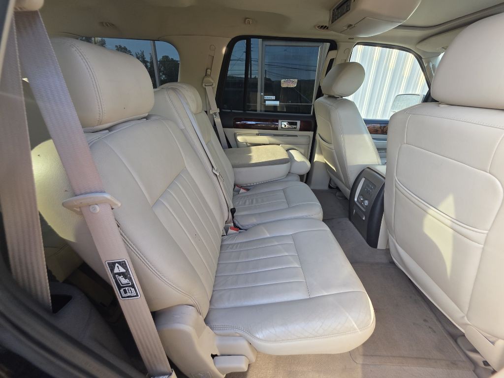 2003 Lincoln Navigator Image 8