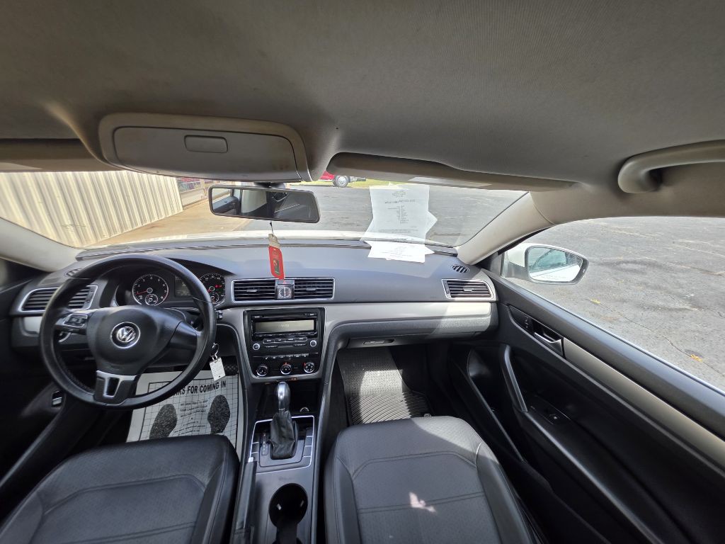2014 Volkswagen Passat Image 9