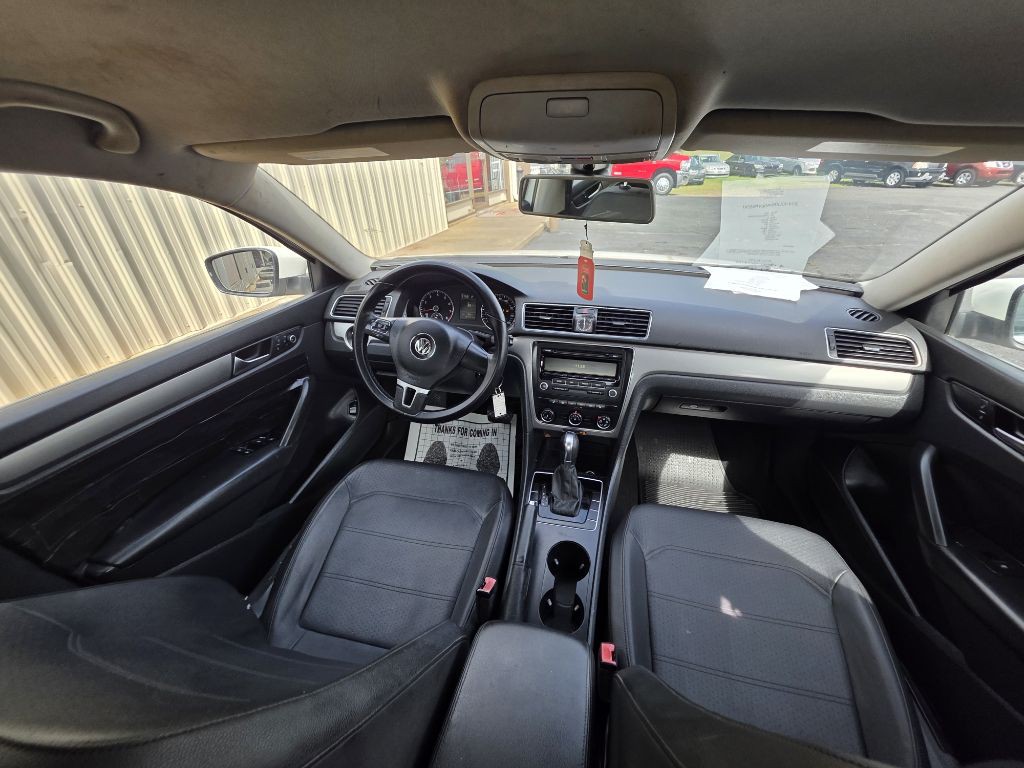 2014 Volkswagen Passat Image 12
