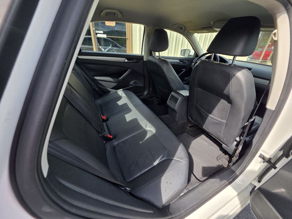 2014 Volkswagen Passat Image 13