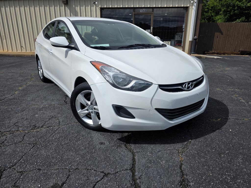 2013 Hyundai Elantra Image 1