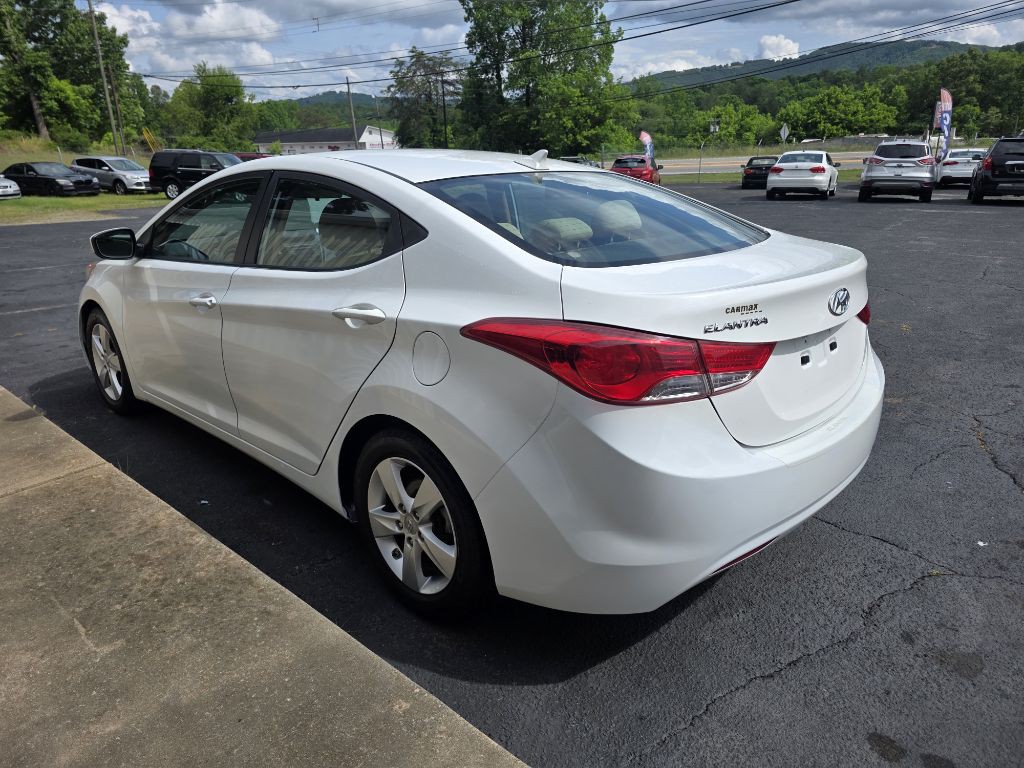 2013 Hyundai Elantra Image 2
