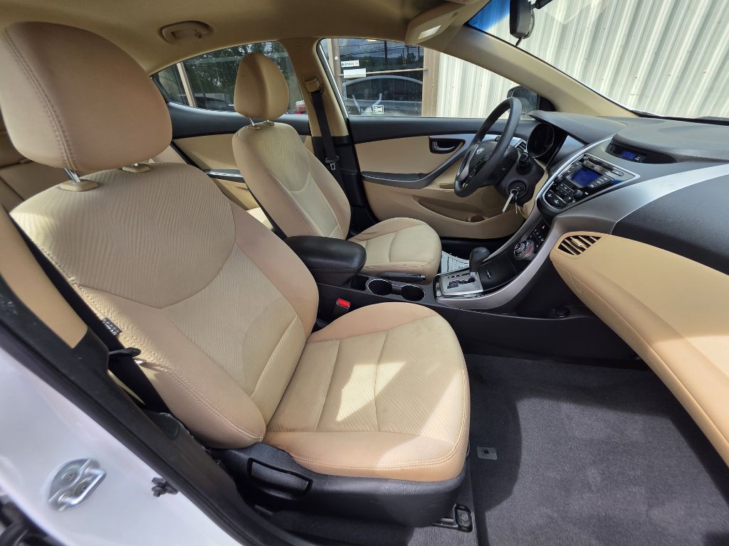 2013 Hyundai Elantra Image 3