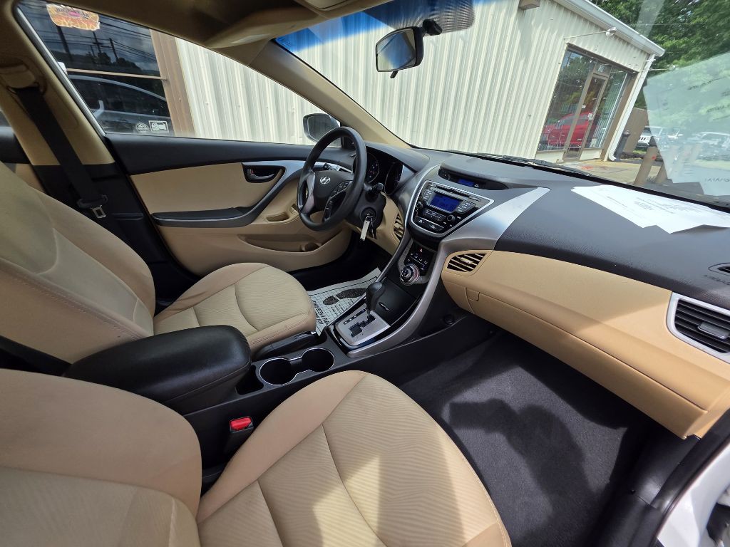 2013 Hyundai Elantra Image 7