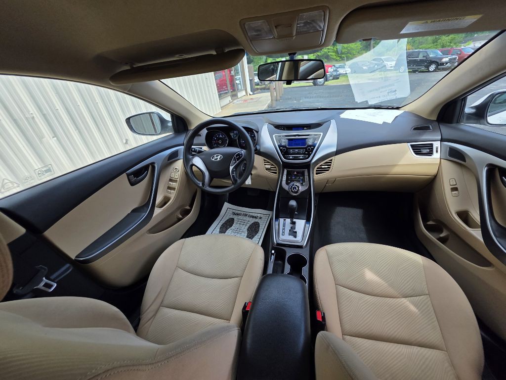 2013 Hyundai Elantra Image 10