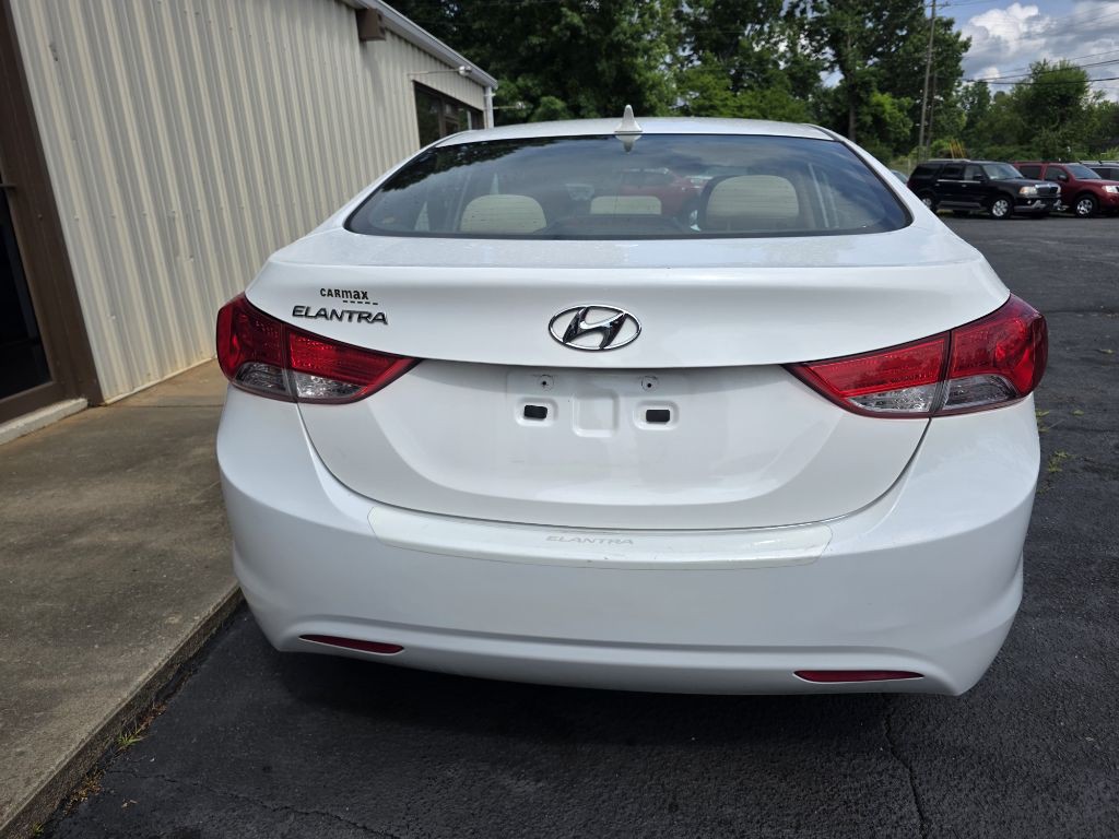 2013 Hyundai Elantra Image 13
