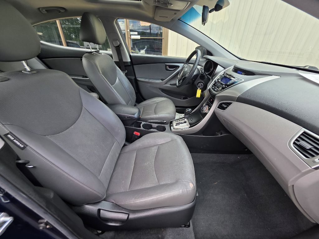 2013 Hyundai Elantra Image 9