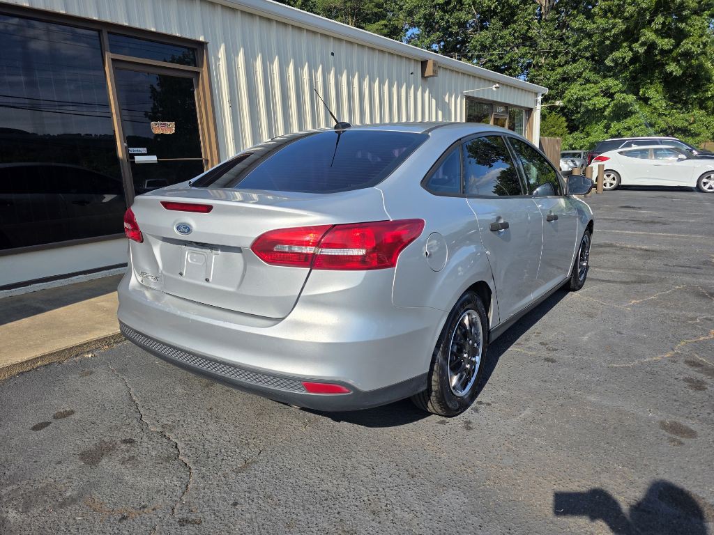 2016 Ford Focus Image 11
