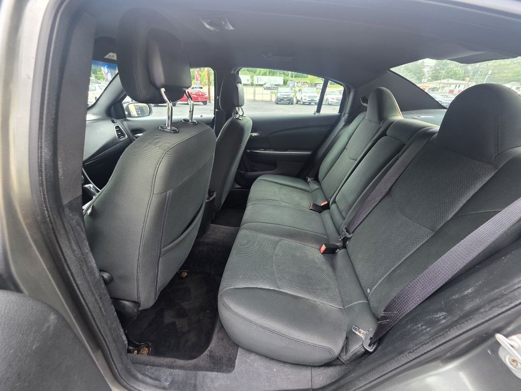 2012 Chrysler 200 Image 2