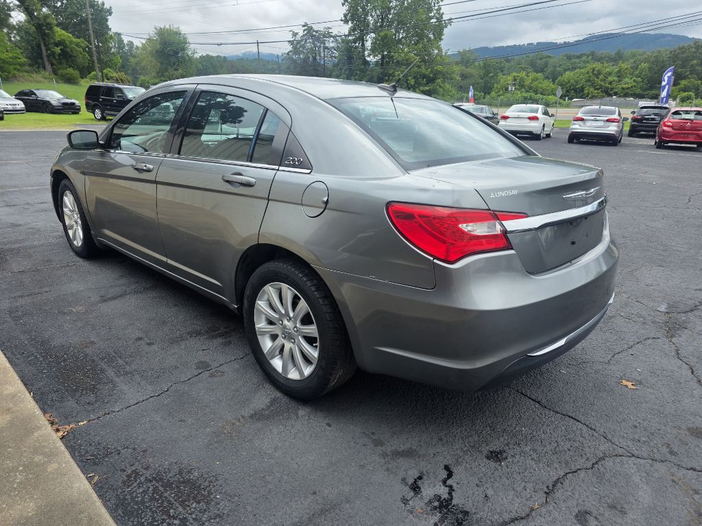 2012 Chrysler 200 Image 8