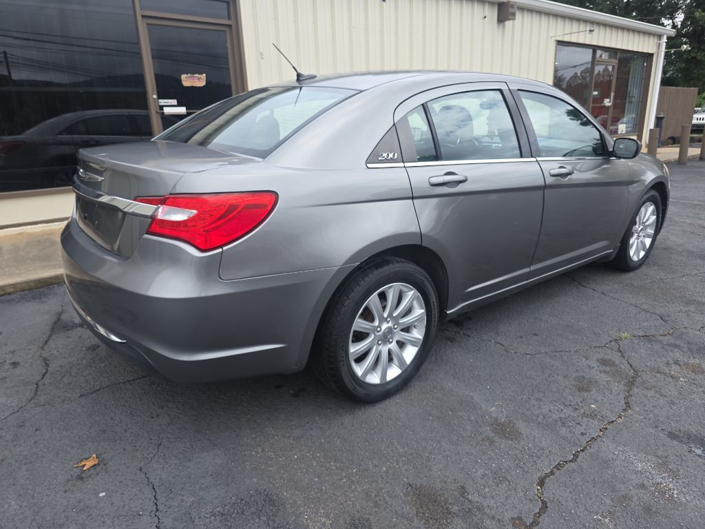 2012 Chrysler 200 Image 10