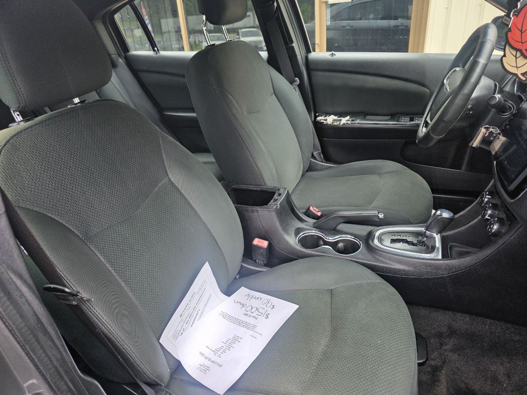 2012 Chrysler 200 Image 11