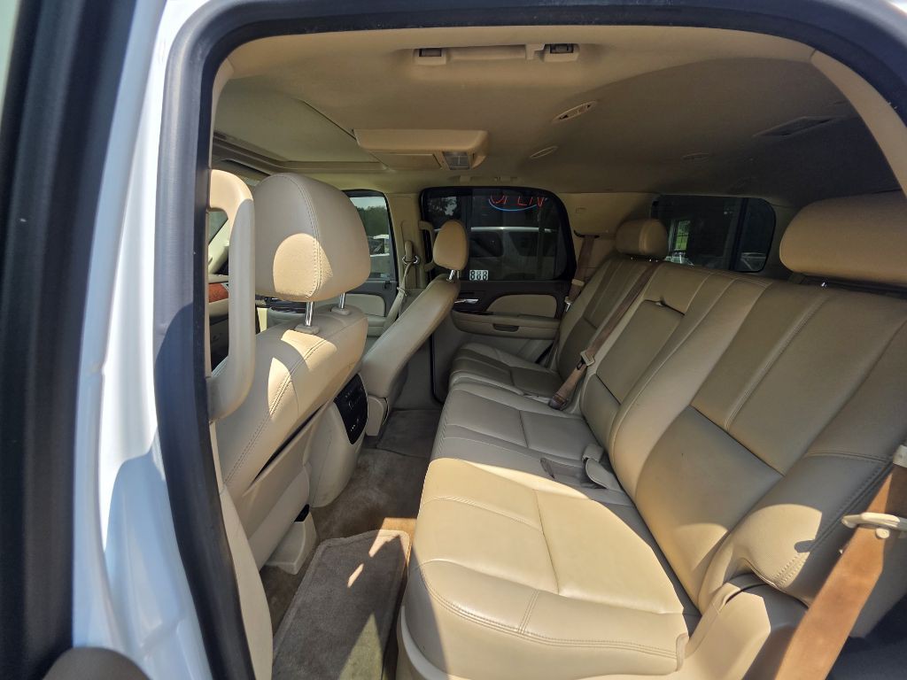 2009 GMC Yukon Image 2