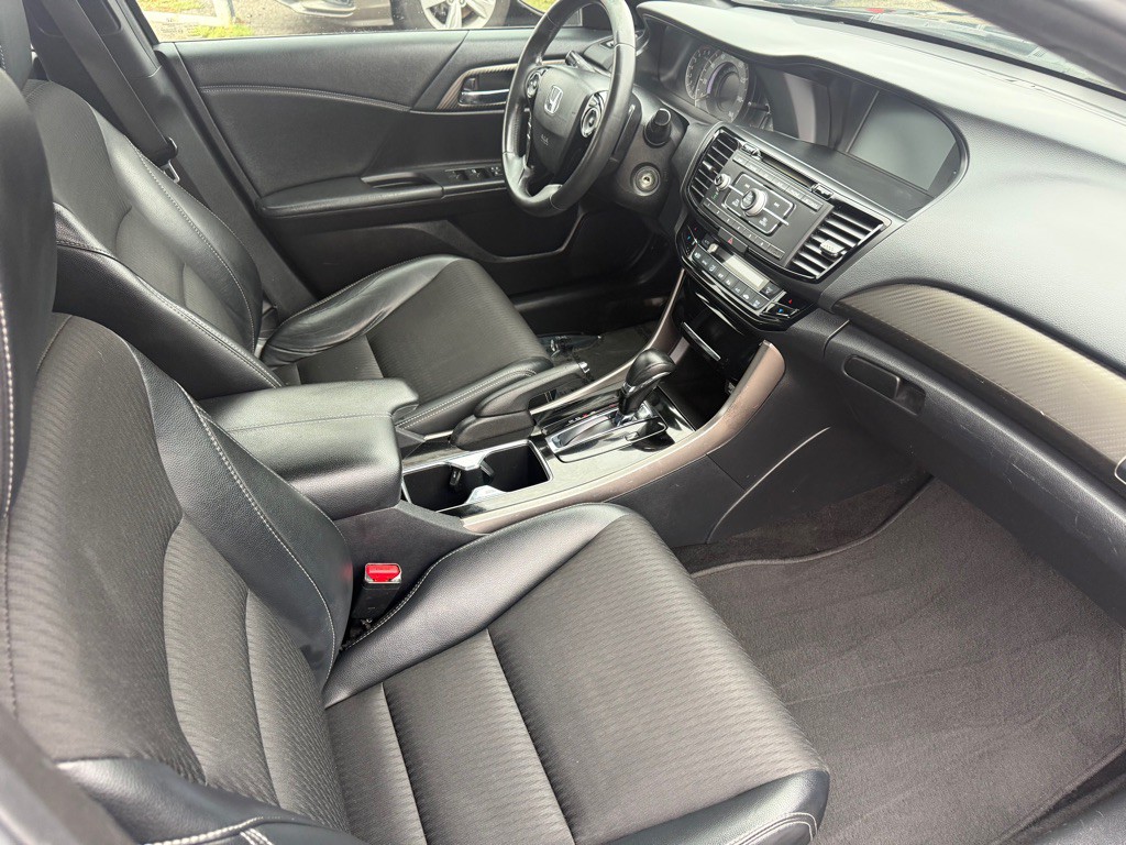 2017 Honda Accord Image 8