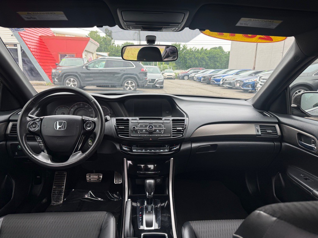 2017 Honda Accord Image 11