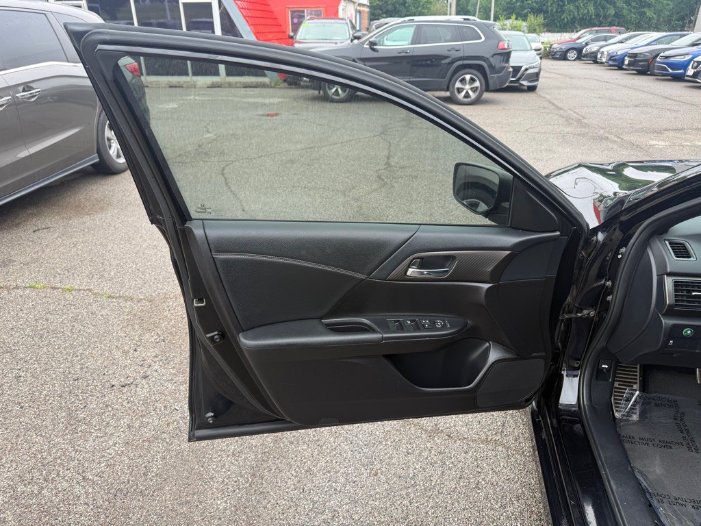 2017 Honda Accord Image 22
