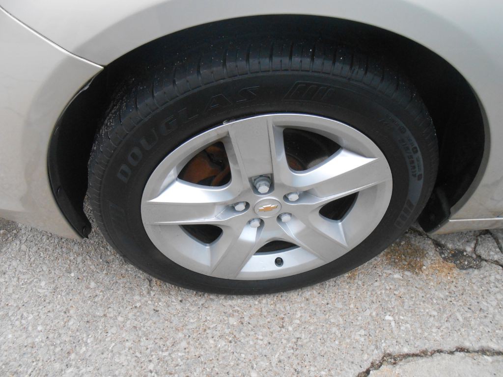 2010 Chevrolet Malibu Image 3