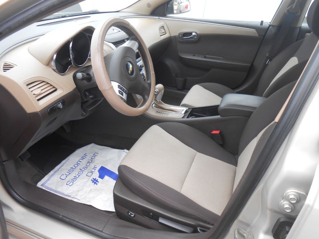 2010 Chevrolet Malibu Image 4