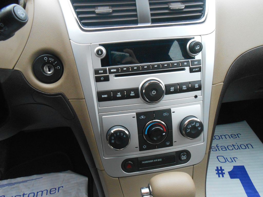2010 Chevrolet Malibu Image 5