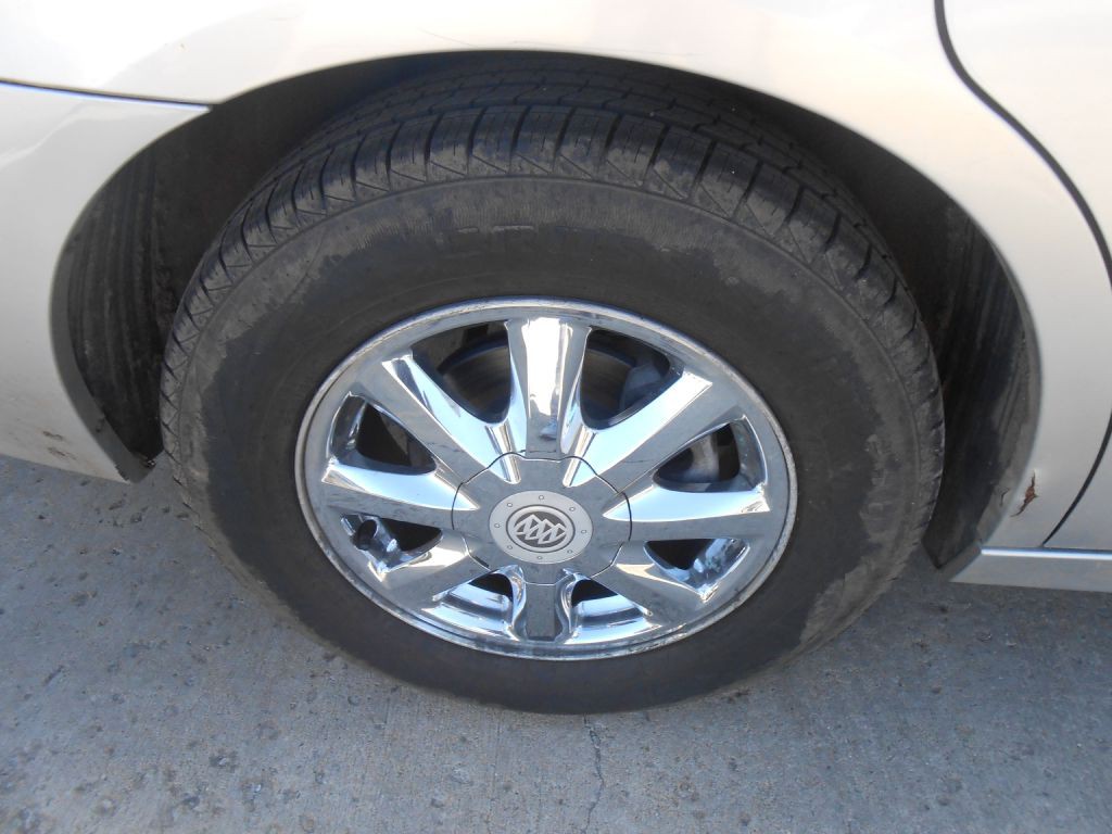 2005 Buick Lacrosse Image 2
