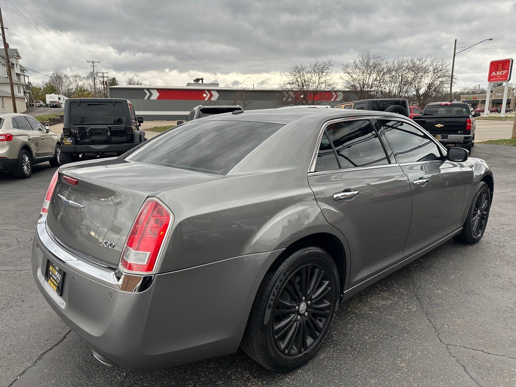 2012 Chrysler 300 Image 2