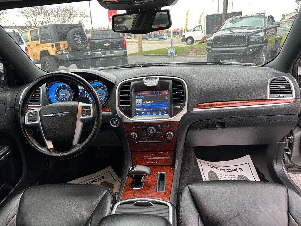 2012 Chrysler 300 Image 9
