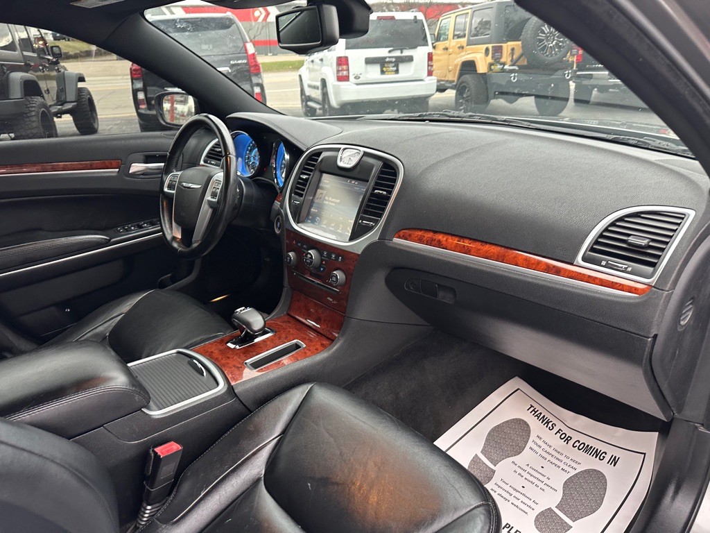 2012 Chrysler 300 Image 10