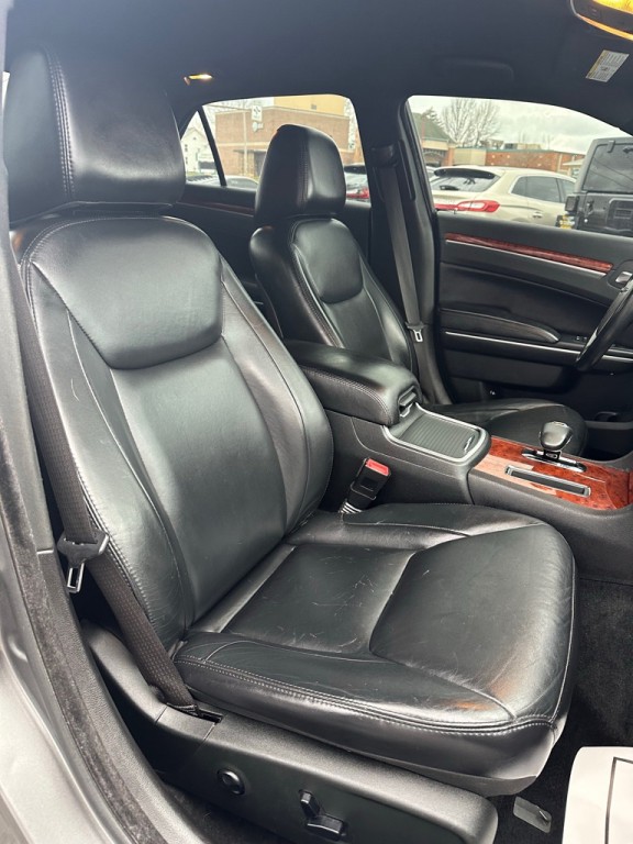 2012 Chrysler 300 Image 11