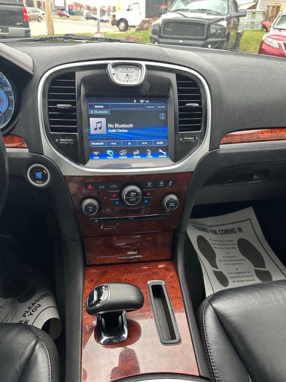 2012 Chrysler 300 Image 17